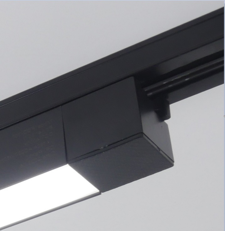 Светильник трековый SAPFIRE SPF-9642 ЧЕРНЫЙ ` 1/LED/40W/4500K 605*35*32mm неповоротный CASPER 25-01